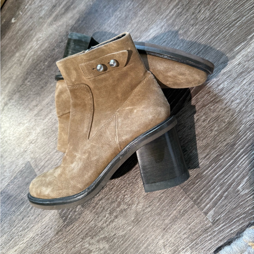 Rag & Bone Tan Heeled Boots With Modern Design